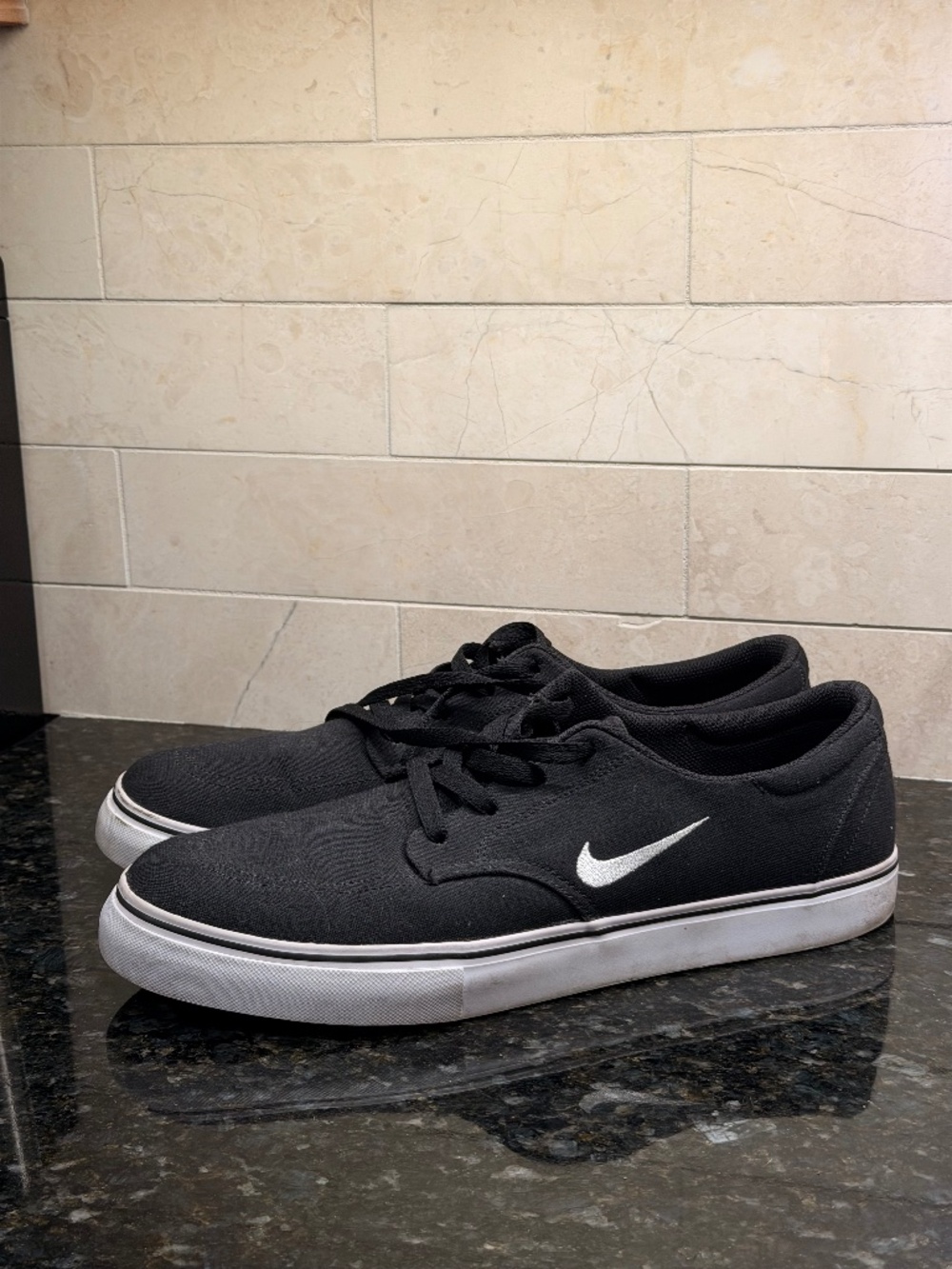 Nike SB Clutch Canvas Skateboard Sneakers - Black/White